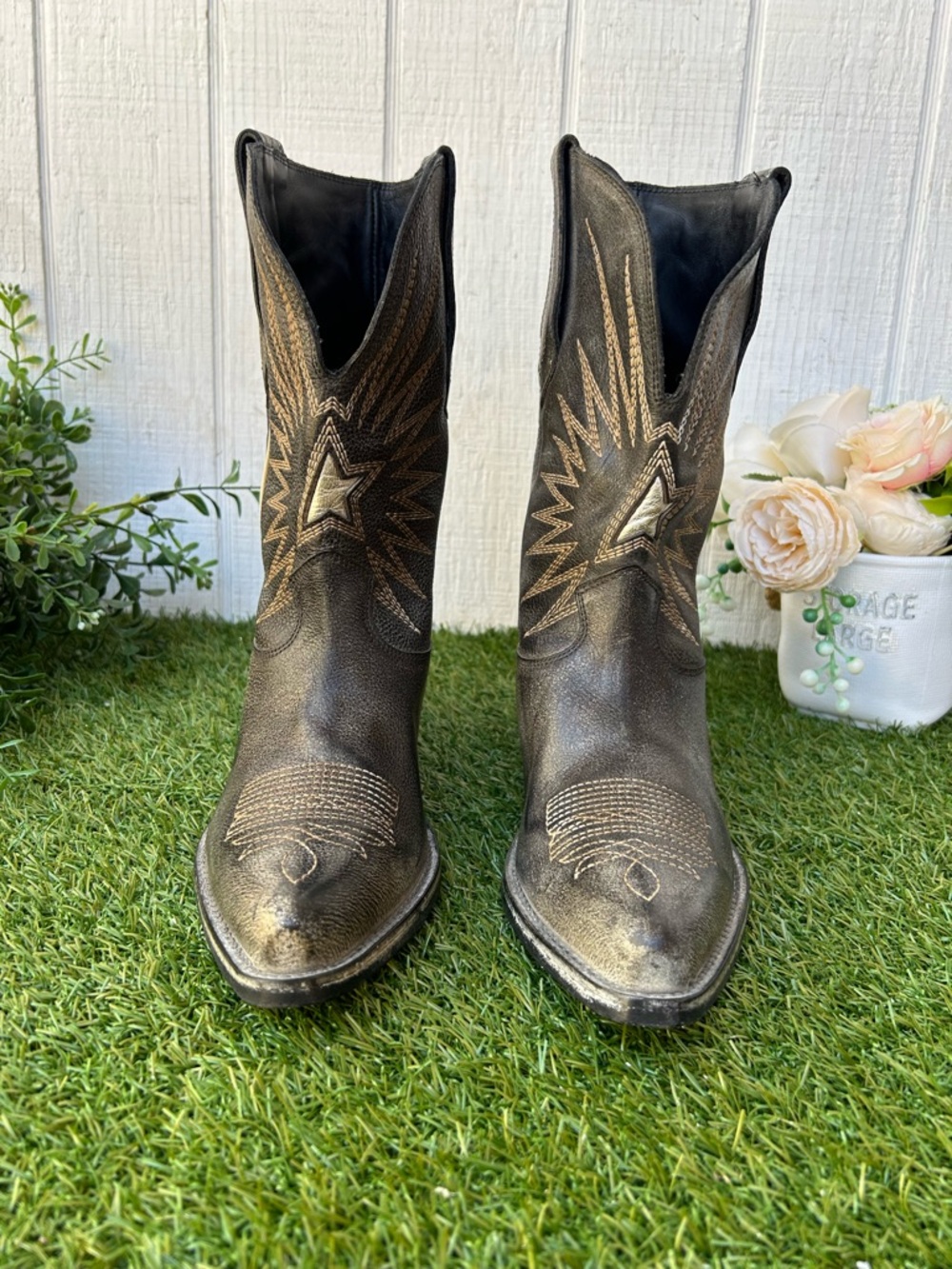 GOLDEN GOOSE
Women low Wish Star boots in black leather with silver star Sz 36 - Picture 5 of 16